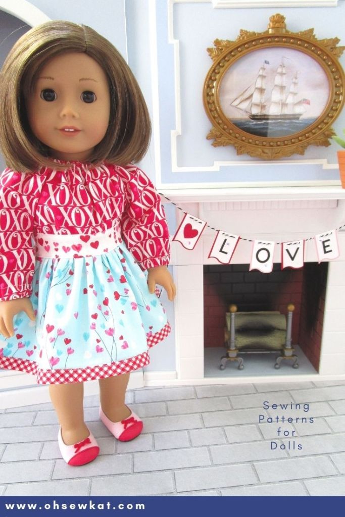 Easy doll craft! Make a doll sized banner to decorate your 18 inch Doll's Valentine's Day party. Use your cricut or cutting machine for quick and easy American Girl doll party decorations.